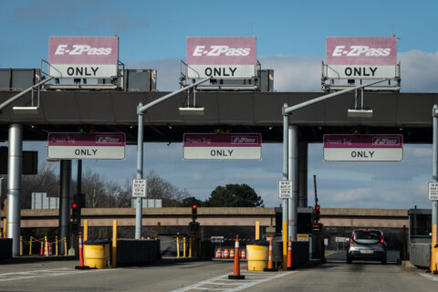 No more digging for change: Dulles Toll Road goes cashless
