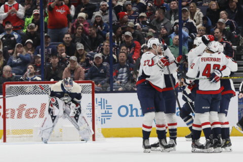 Capitals score 4 goals in the 2nd, beat Blue Jackets 6-2