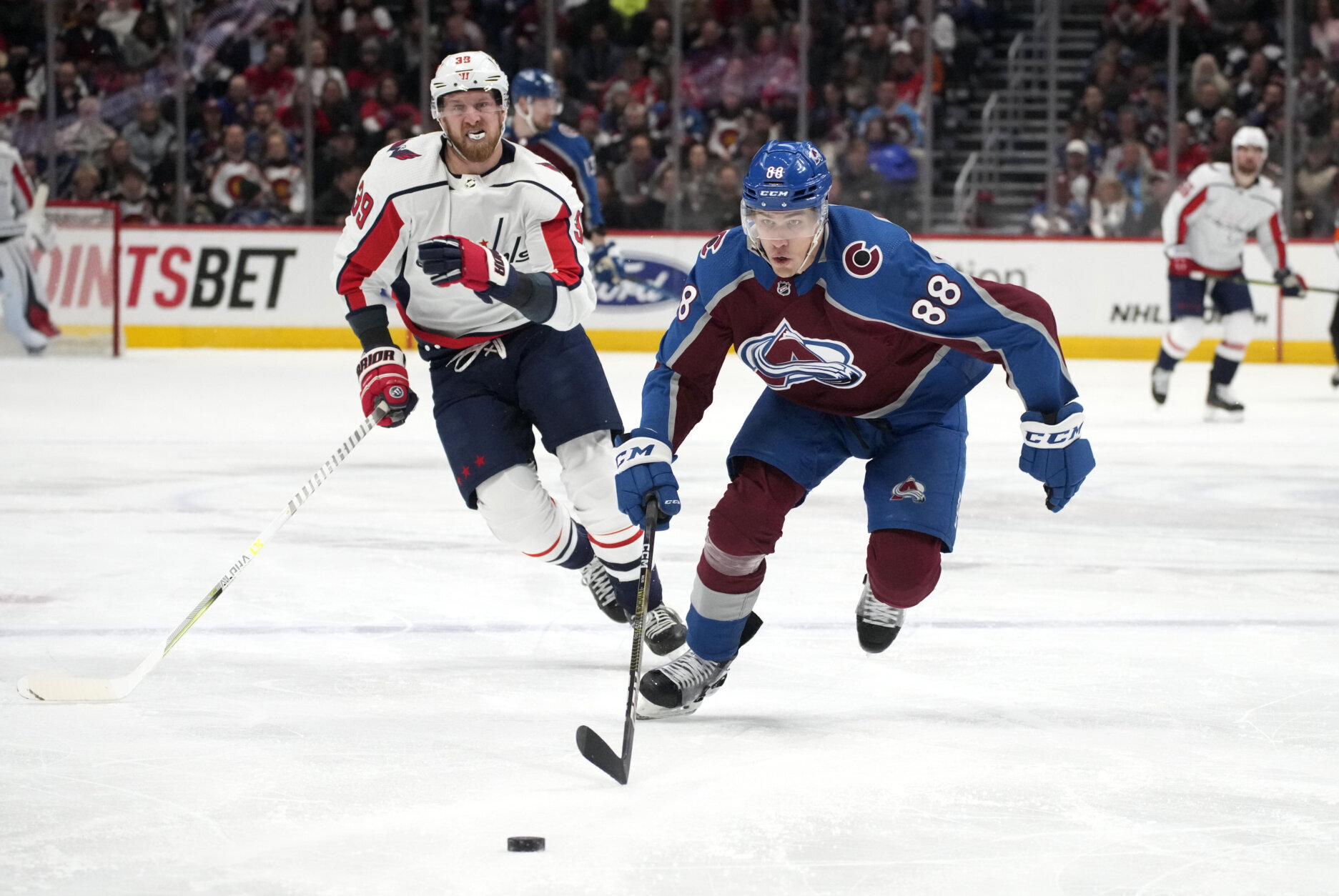 Avalanche fend off Capitals for sixth straight win
