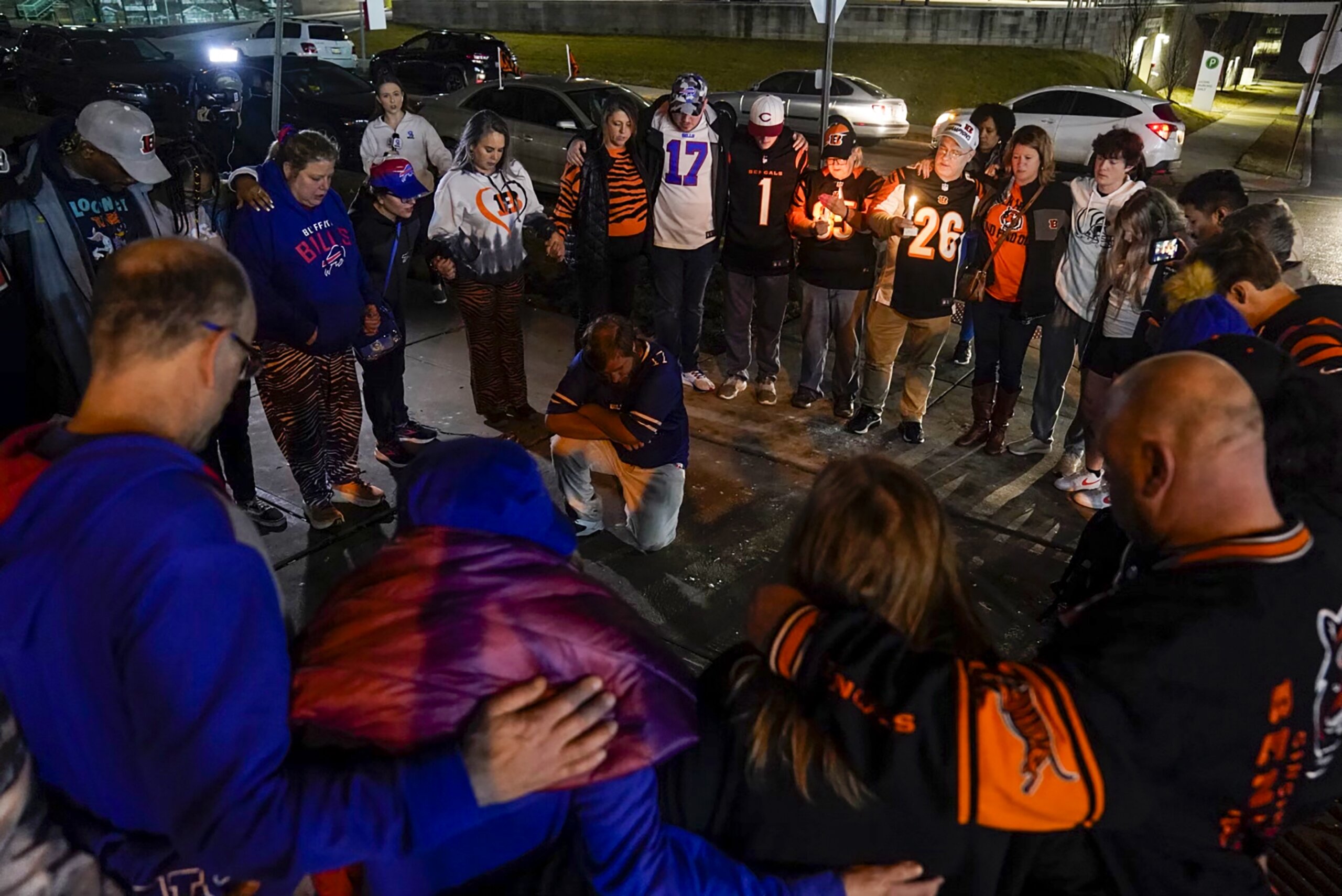 Bleacher Report - Prayers up for Damar Hamlin 