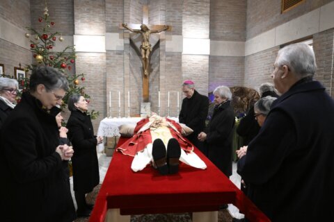 65,000 view Benedict XVI’s body lying in state at Vatican