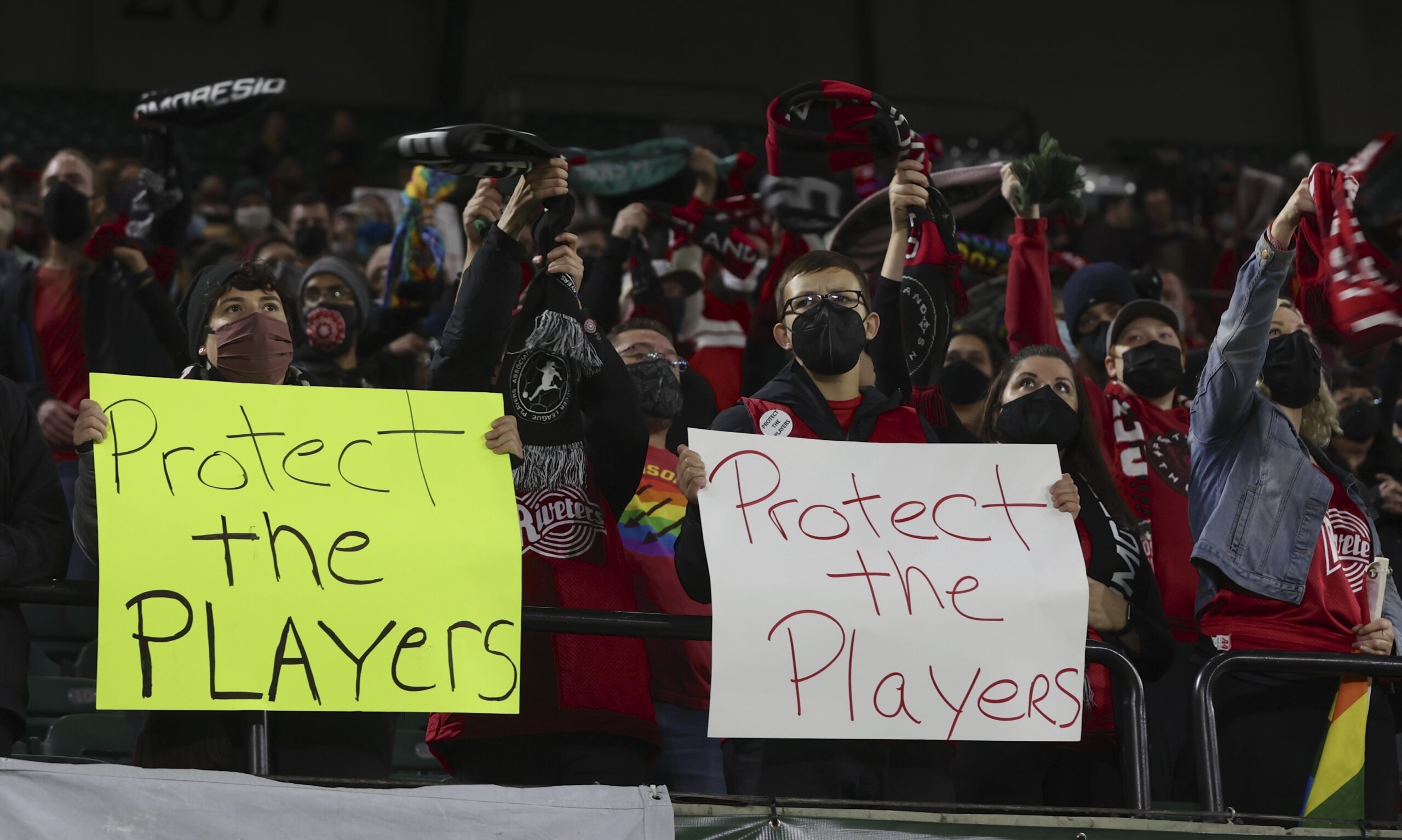 Mariners taken aback by fan throwing ball on field and grazing