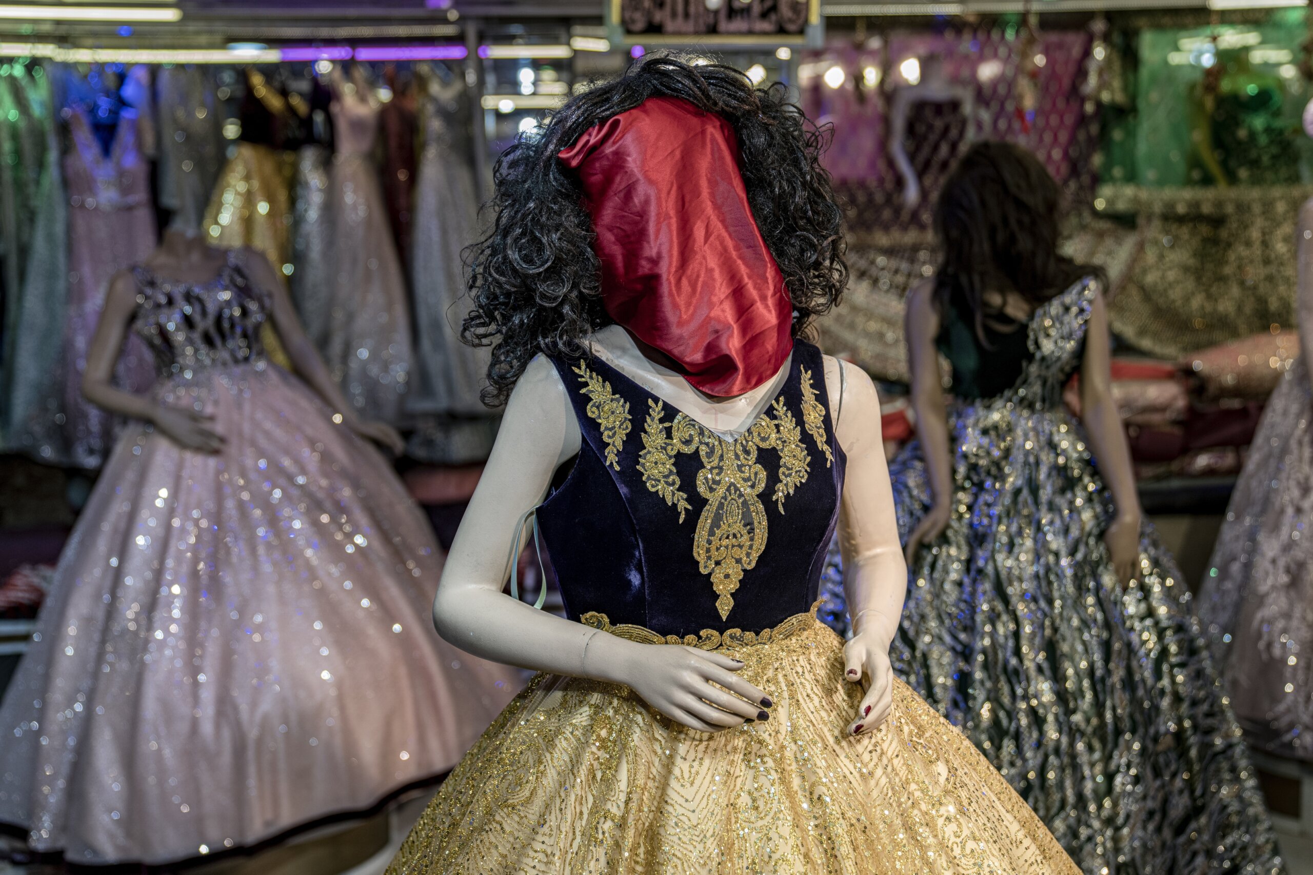 Kabul’s mannequins, hooded and masked under Taliban rules – WTOP News