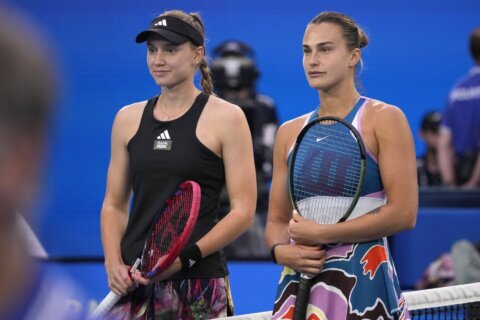 Rybakina takes 1st set vs Sabalenka in Australian Open final
