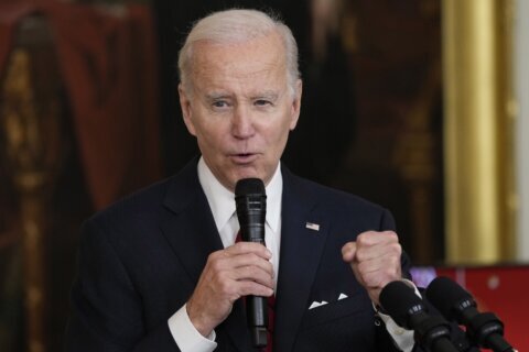 Biden pays tribute to victims of California shootings