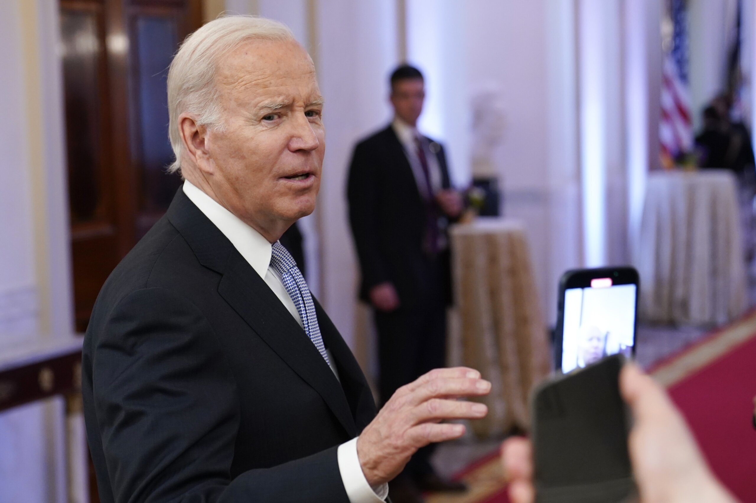 Dems: Biden should be ’embarrassed’ by classified docs case