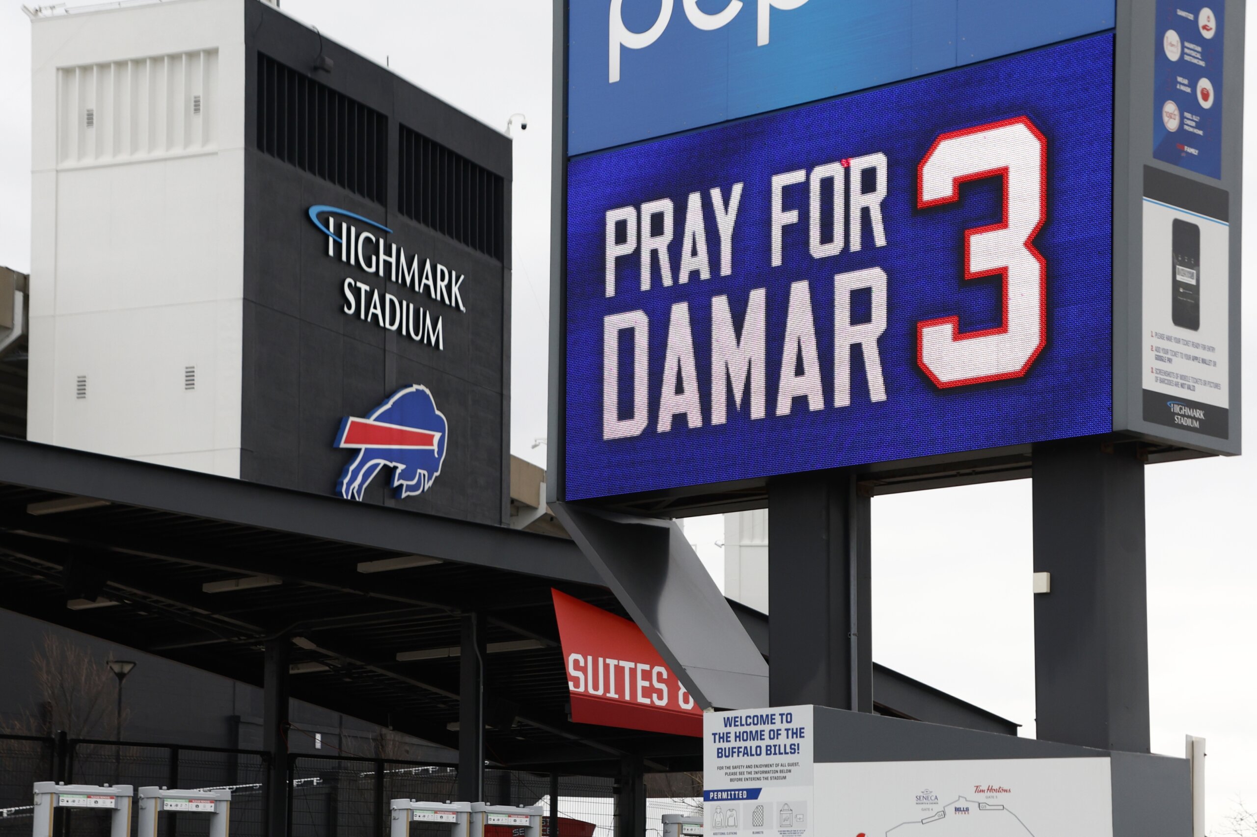 Prayers for Damar Hamlin Show Bond Between Football and Faith - The New  York Times