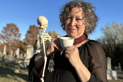 Death doula brings life lessons to Congressional Cemetery with new class