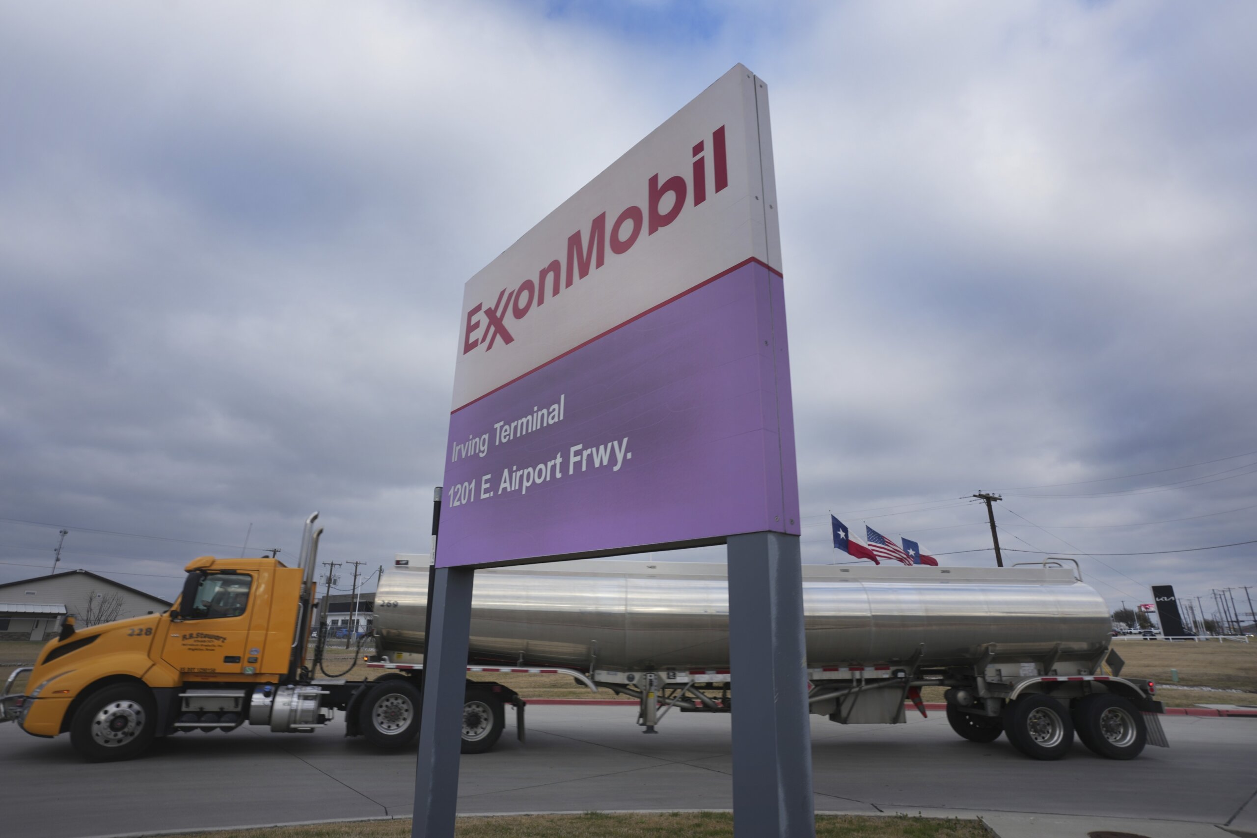 Unprecedented profit for Exxon as travel, and war, heated up WTOP News