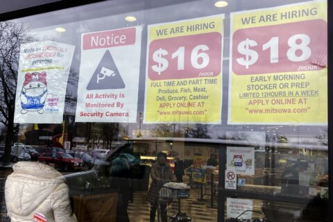 U.S. applications for jobless benefits fall again last week