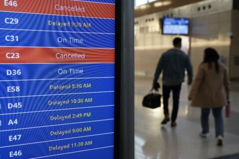 Lawmakers call for hearings over FAA outage and air travel issues