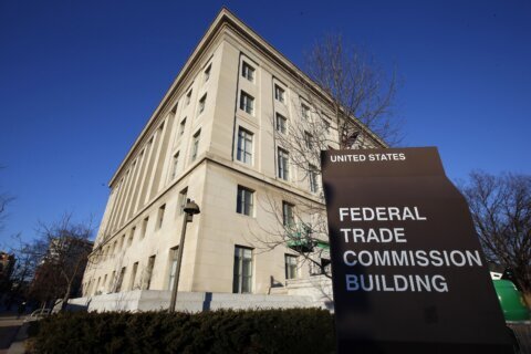 FTC proposes rule that would ban employee noncompete clauses