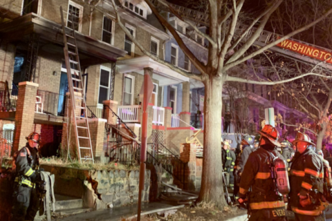 11 children, 4 adults displaced in DC fire