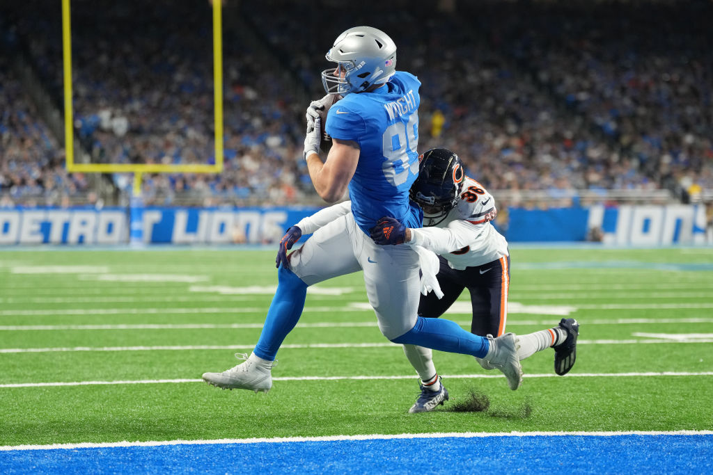 <p><em><strong>Bears 10</strong></em><br />
<em><strong>Lions 41</strong></em></p>
<p>Detroit just being relevant to the playoff discussion entering the final week of the season is all they can reasonably ask for. The Lions just need Seattle to lose to make it a win-and-in game in Green Bay that&#8217;s absolutely in the mix to get a national audience.</p>
