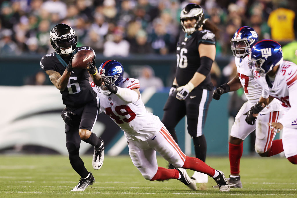 <p><b><i>Giants 16</i></b><br />
<b><i>Eagles 22</i></b></p>
<p>Philadelphia barely held on to victory at home against a Giants team sitting out damn near every one of their players that mattered. This should be worrisome for Eagles fans dreaming of another Super Bowl run and a vote of confidence for Big Blue fans eyeing a repeat of <a href="https://www.giants.com/video/flashback-giants-shut-out-vikings-41-0-in-2000-nfc-championship-game" target="_blank" rel="noopener">their last postseason trip to Minnesota</a>.</p>
