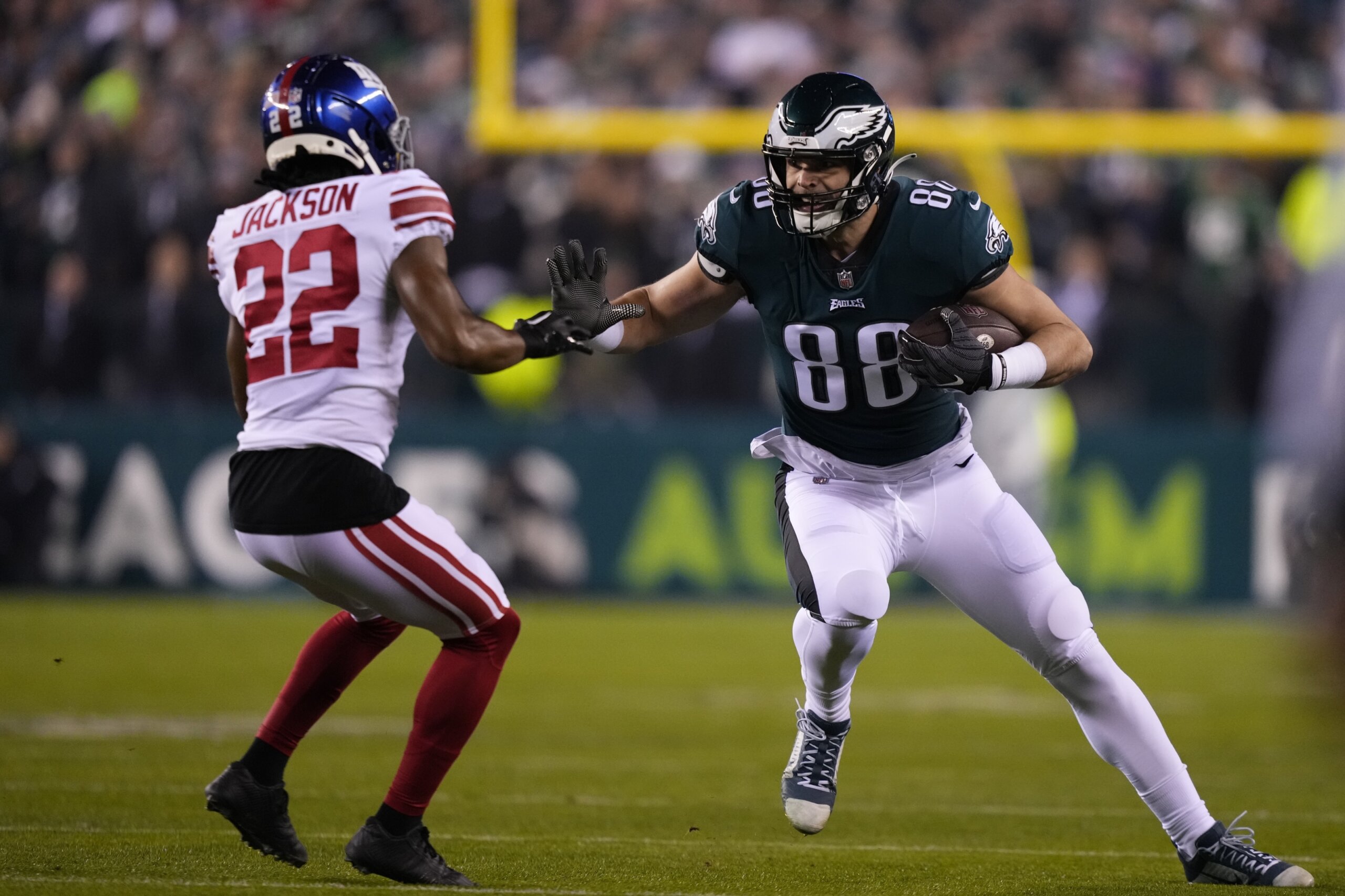 Busted first down chain slows Giants-Eagles playoff game
