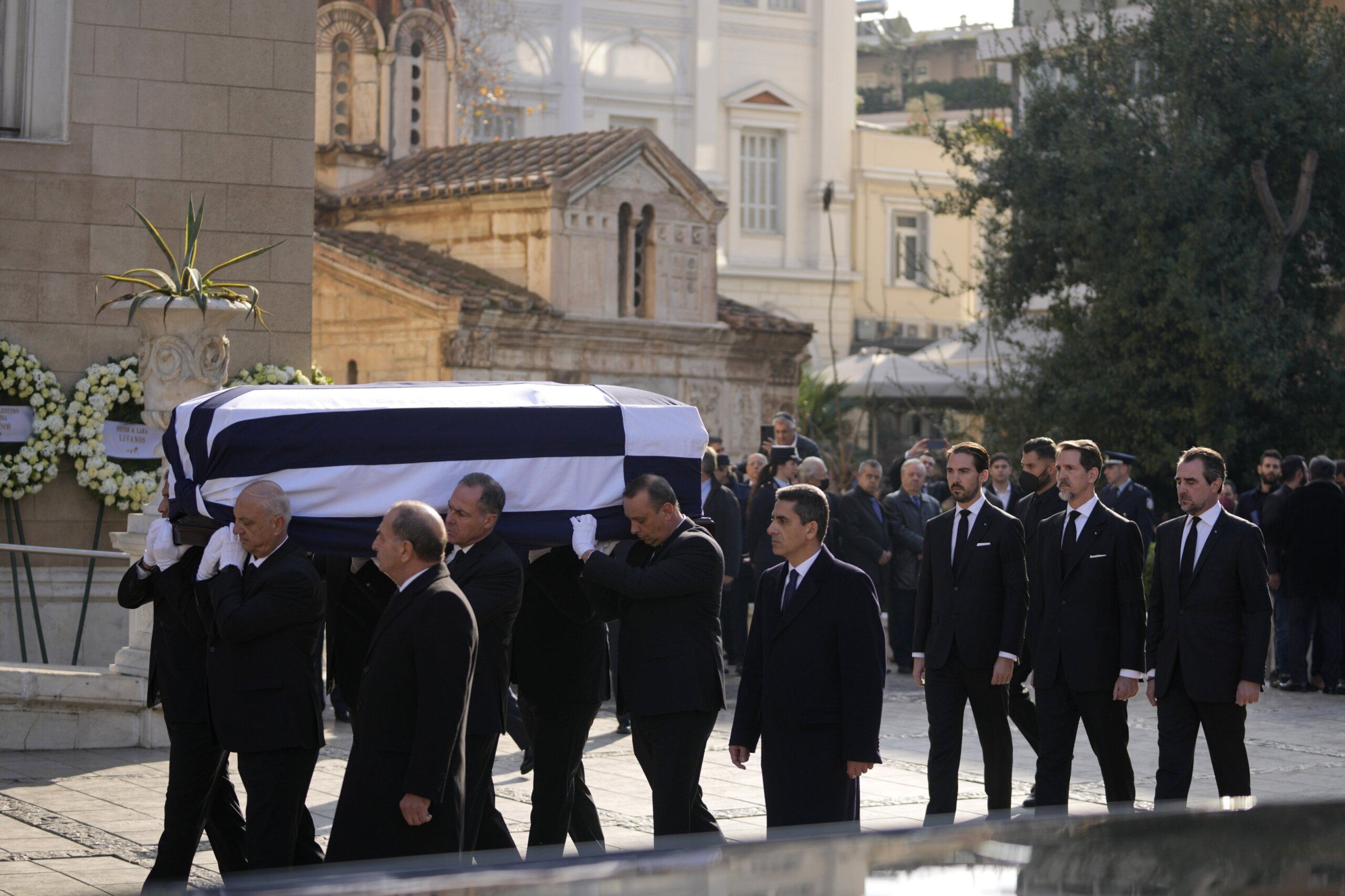Thousands turn out to bid farewell to Greece’s former king - WTOP News