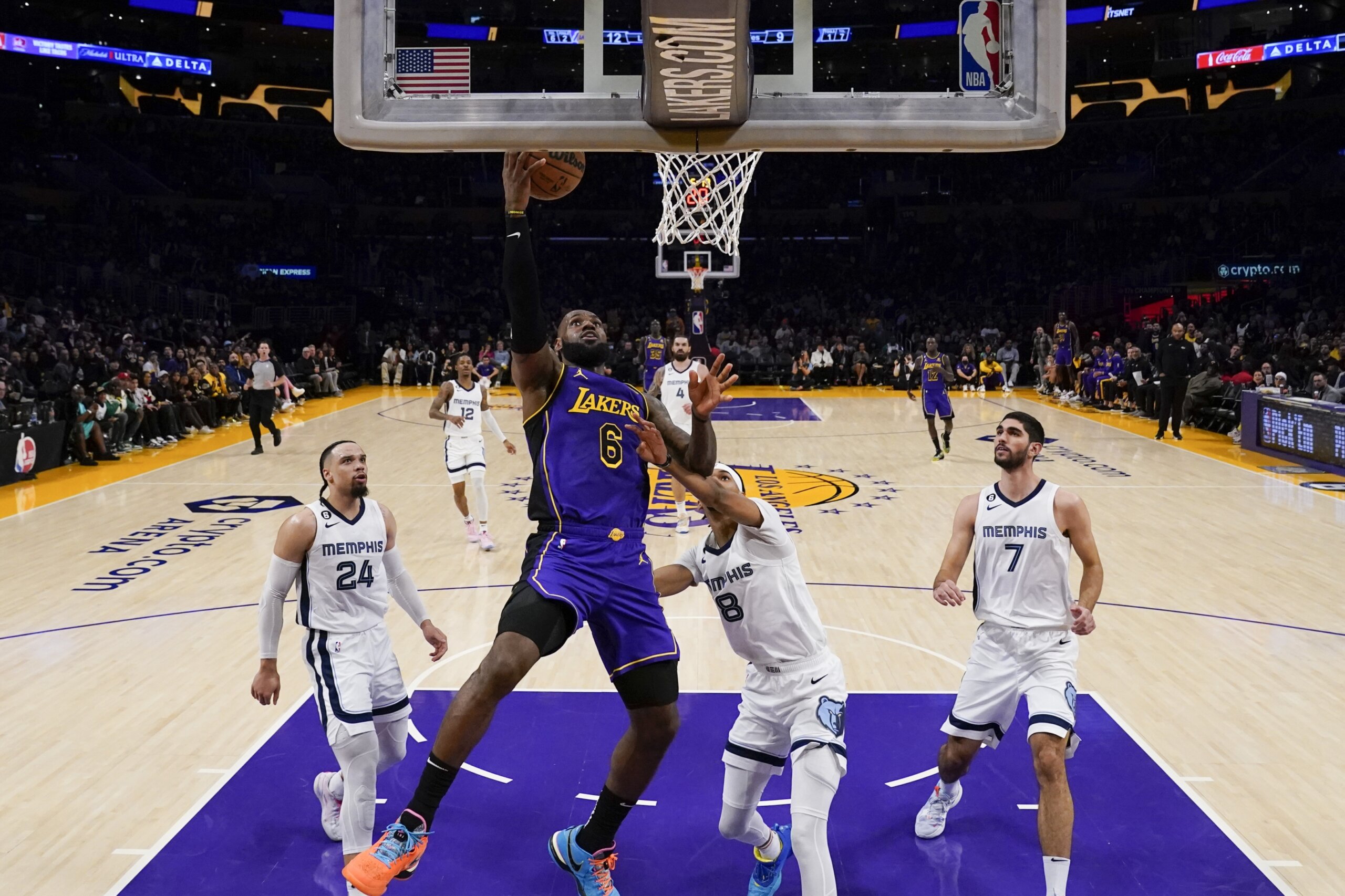Lakers rally to snap Grizzlies’ winning streak at 11 games