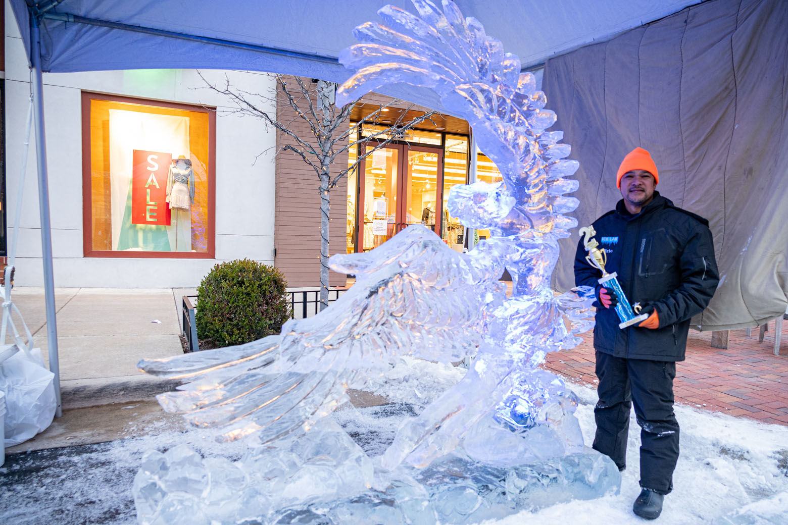 Awardwinning ice sculptors kick off Leesburg festival this Saturday
