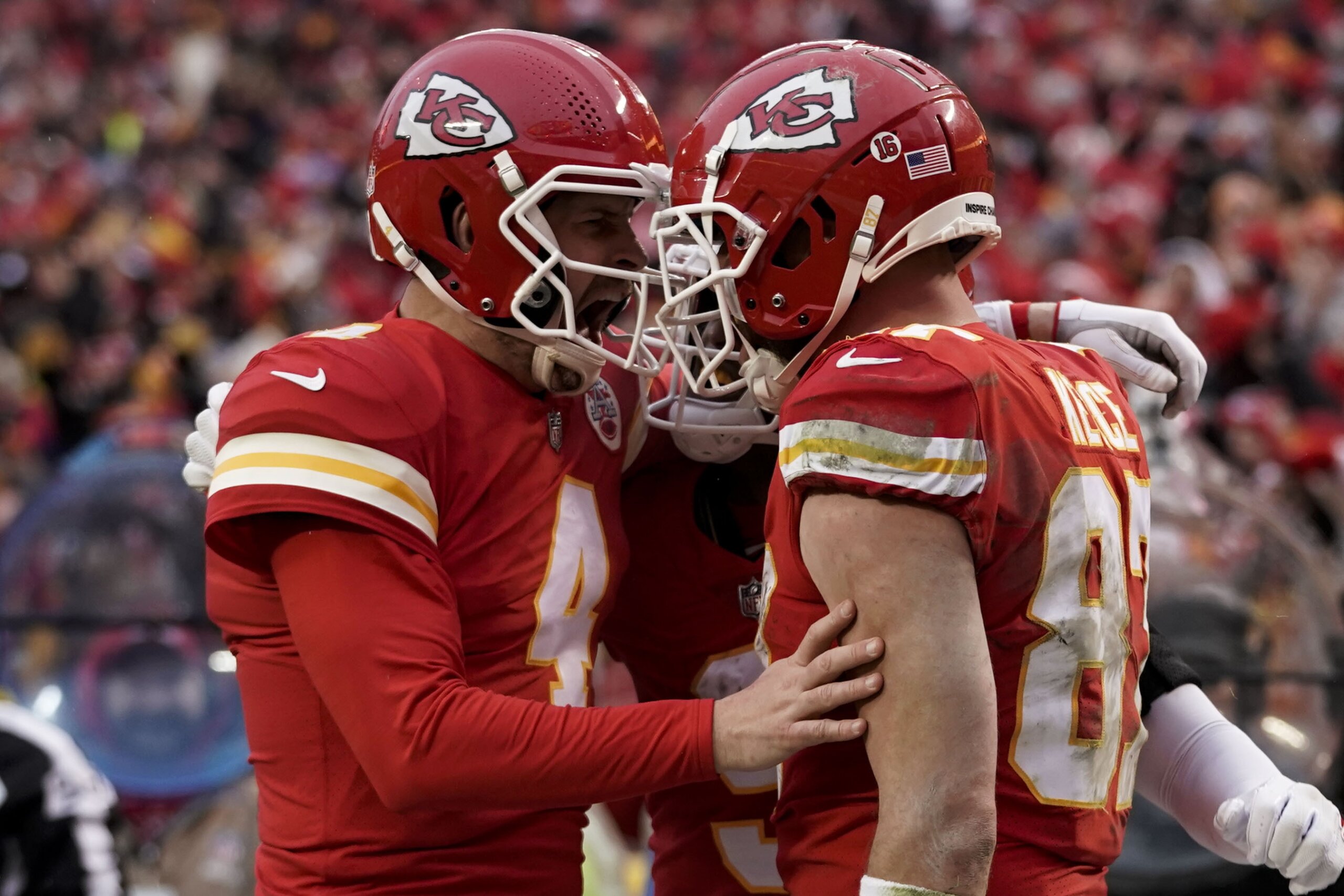 Chiefs’ Henne delivers with Mahomes hobbled in playoff win