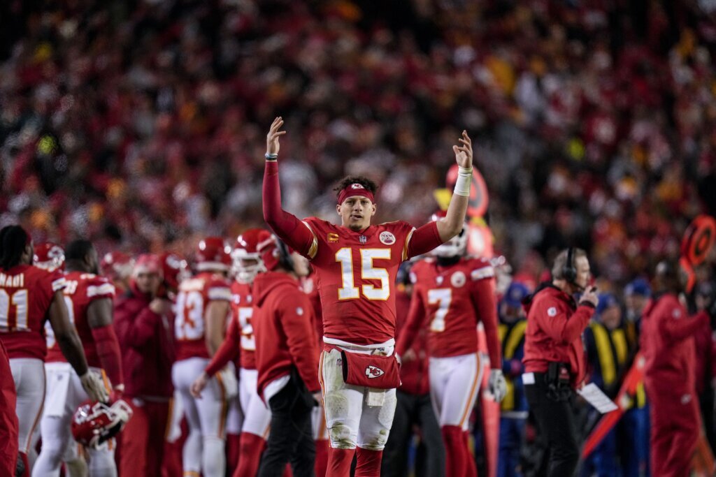 Mahomes the old man among 4 NFL conference title game QBs