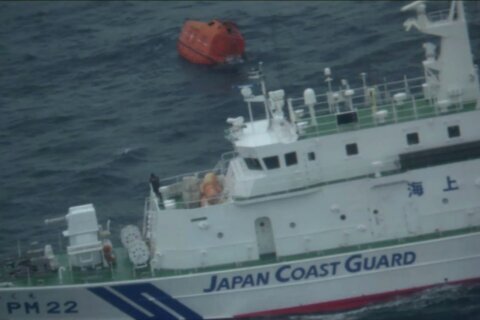 Ship sinks between S. Korea and Japan; 2 dead, 8 missing