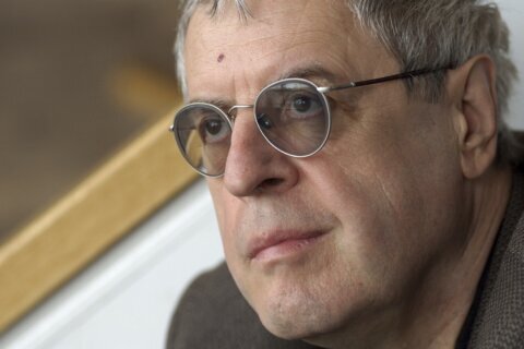 Charles Simic, acclaimed poet adept at wordplay, dies at 84