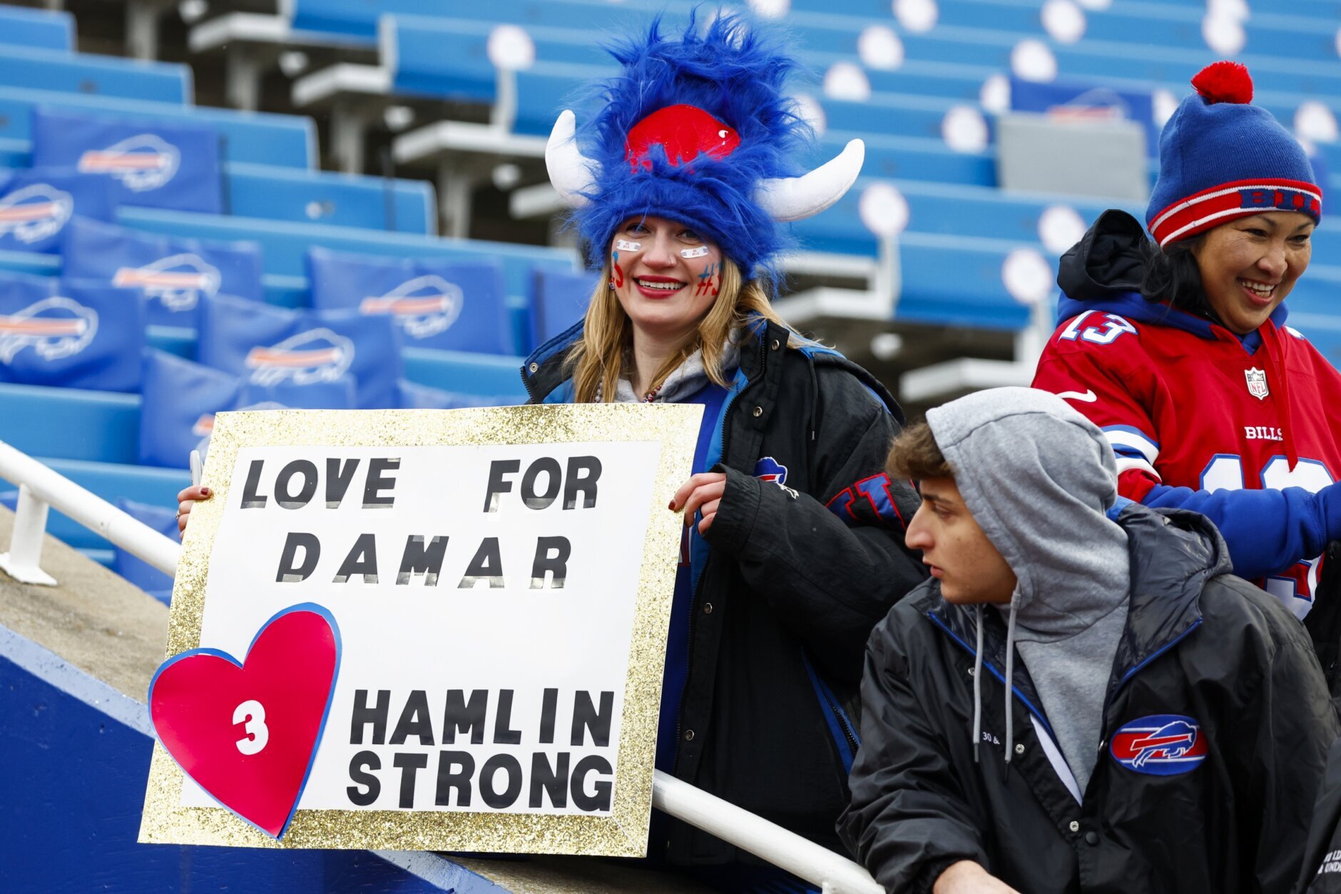 Hamlin in their hearts, the NFL pays tribute to No. 3 - WTOP News