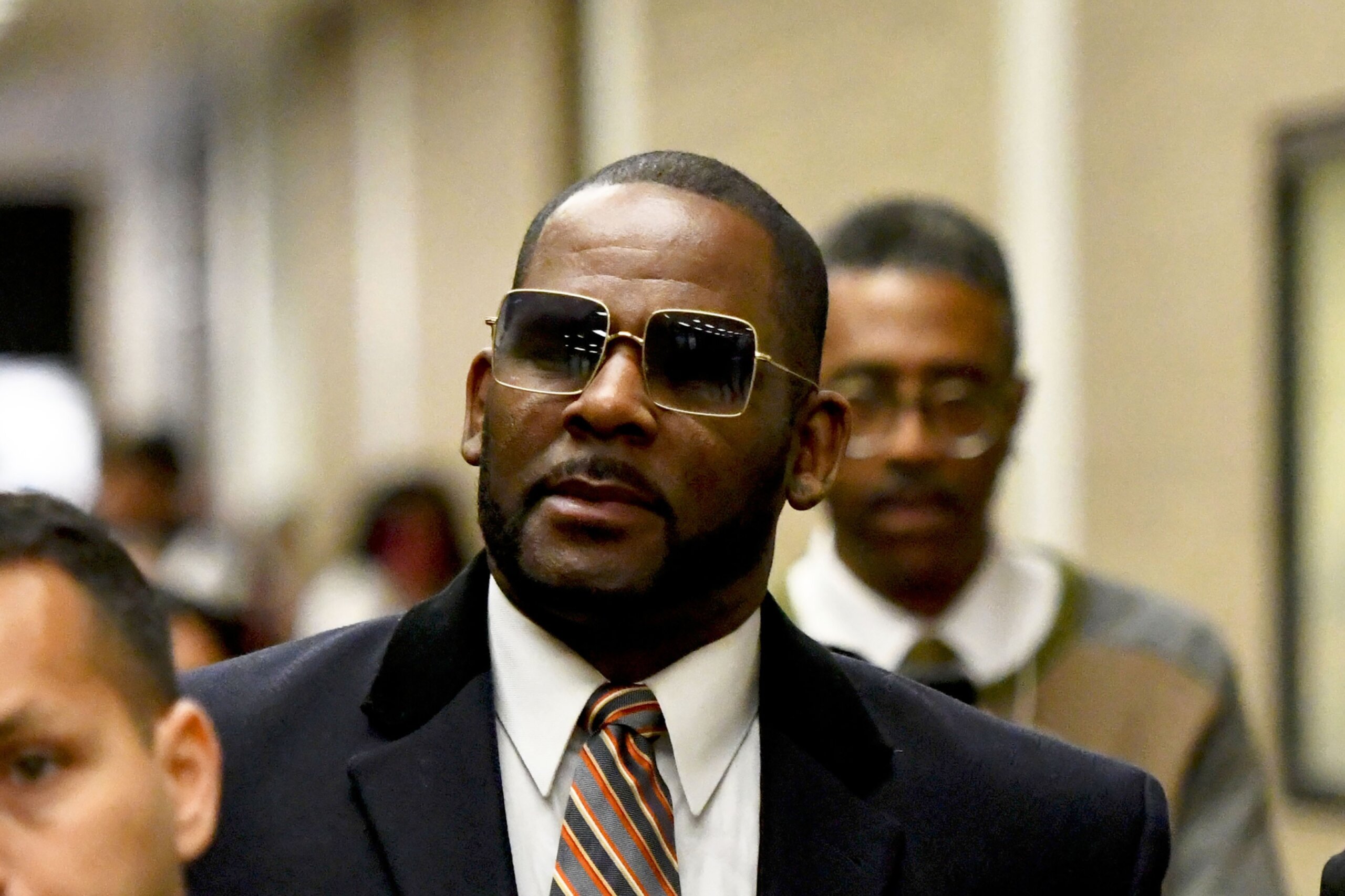 Judge drops R. Kelly sex-abuse charges at prosecutor’s wish