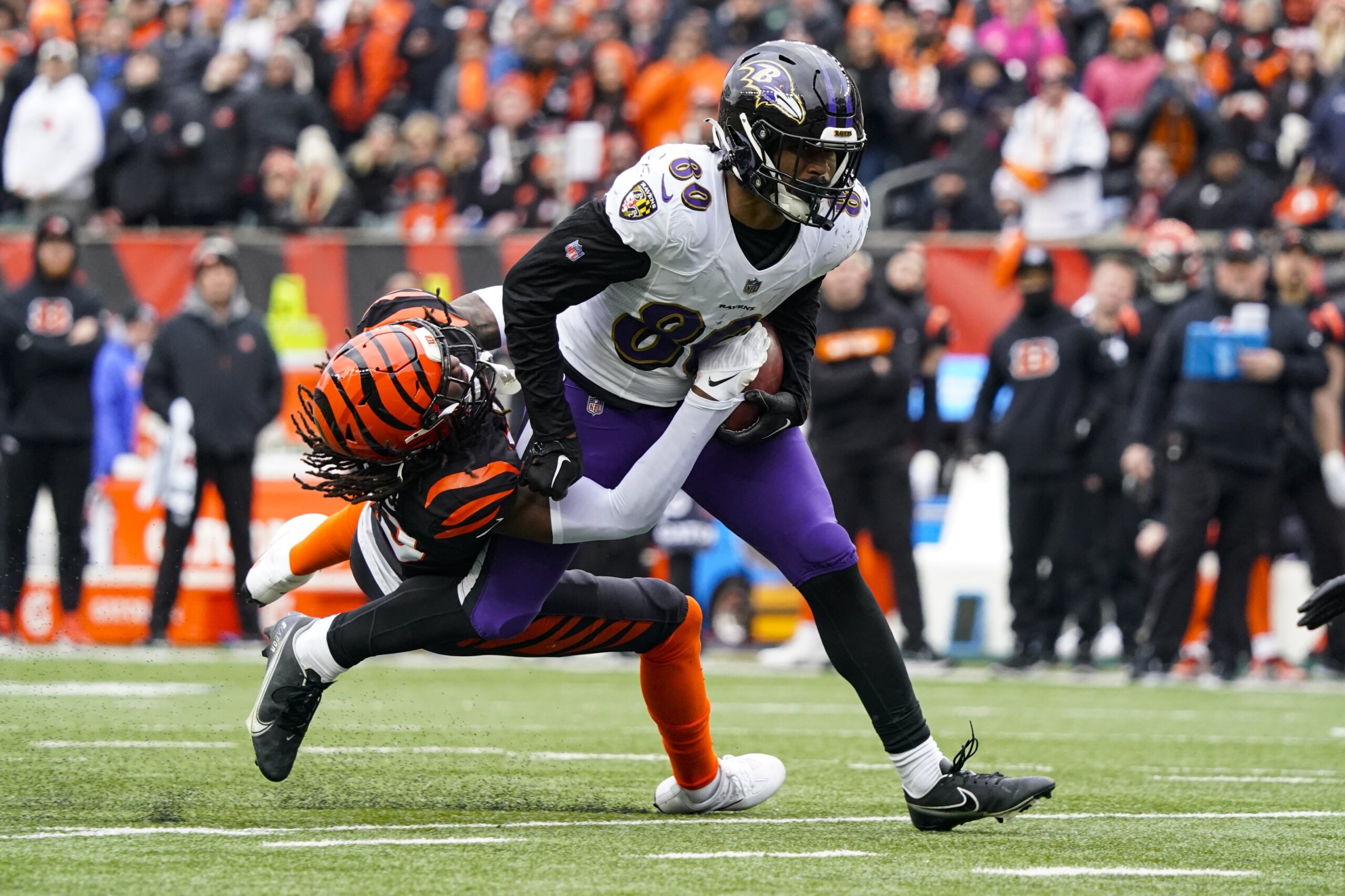 Ravens release WRs Andy Isabella and Mike Thomas, claim WR Makai