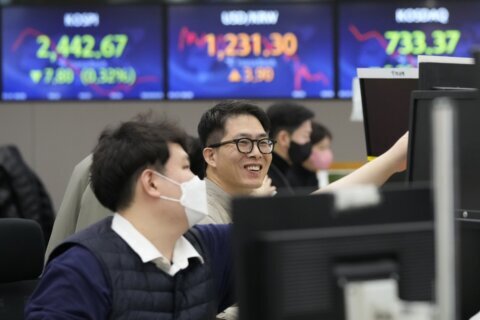 Asian shares fall in muted trading ahead of Fed meeting