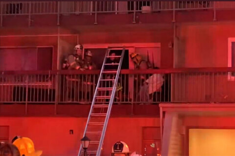 Several hurt in Bethesda apartment fire