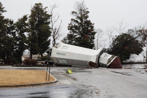 Storms, tornadoes slam US South, killing at least 7 people