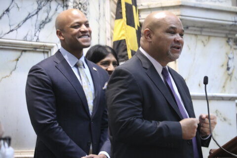 Maryland lawmakers reelect Dereck Davis treasurer