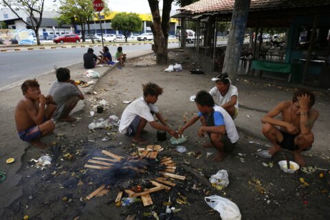 Health crisis leads scores of Yanomami to roam the streets