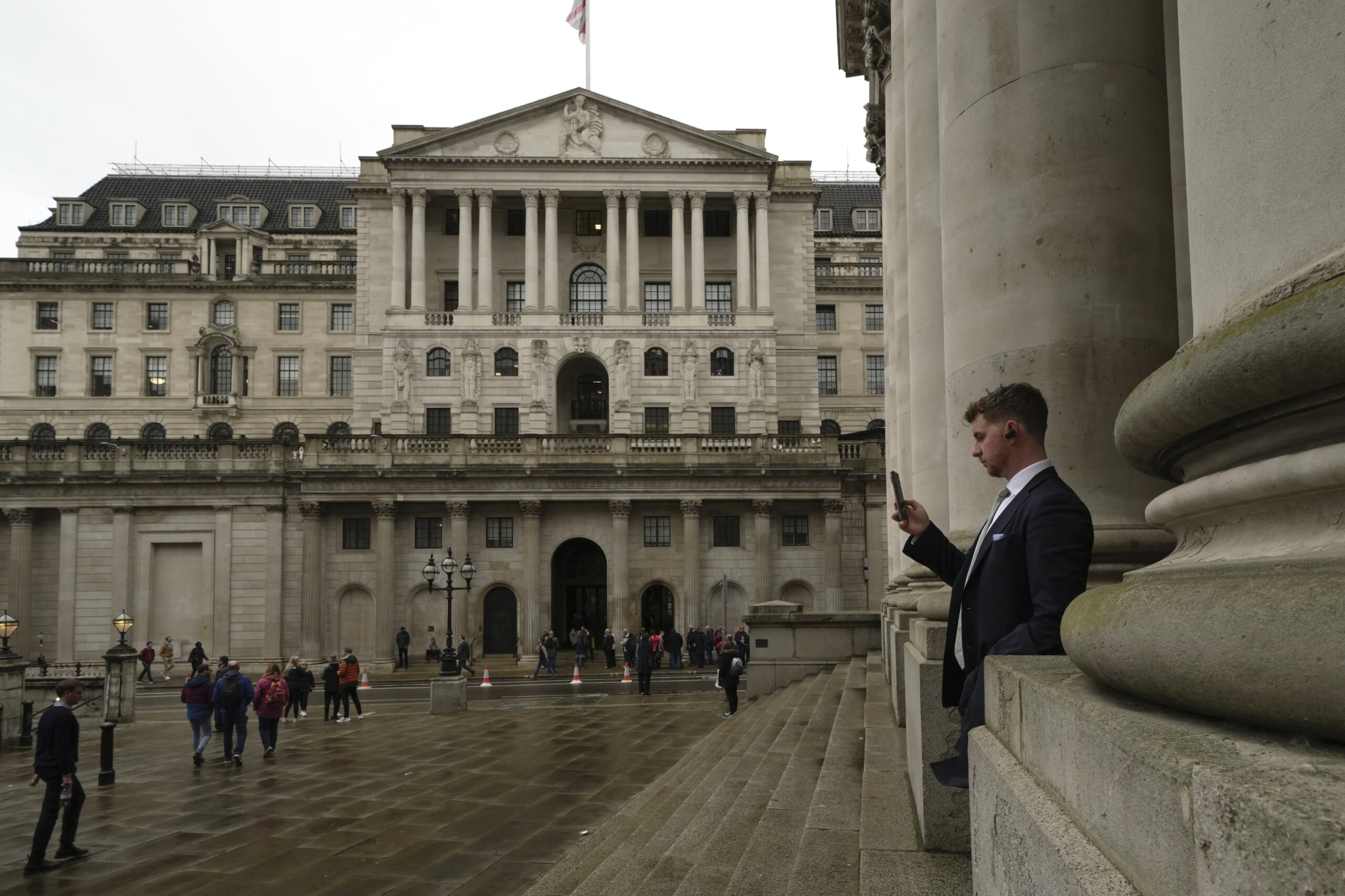 Bank of England poised for big rate hike to tame inflation