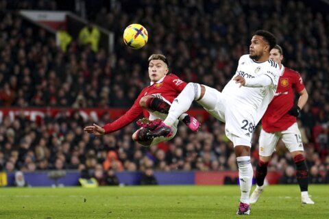 Man United stages fightback to draw 2-2 with Leeds in EPL