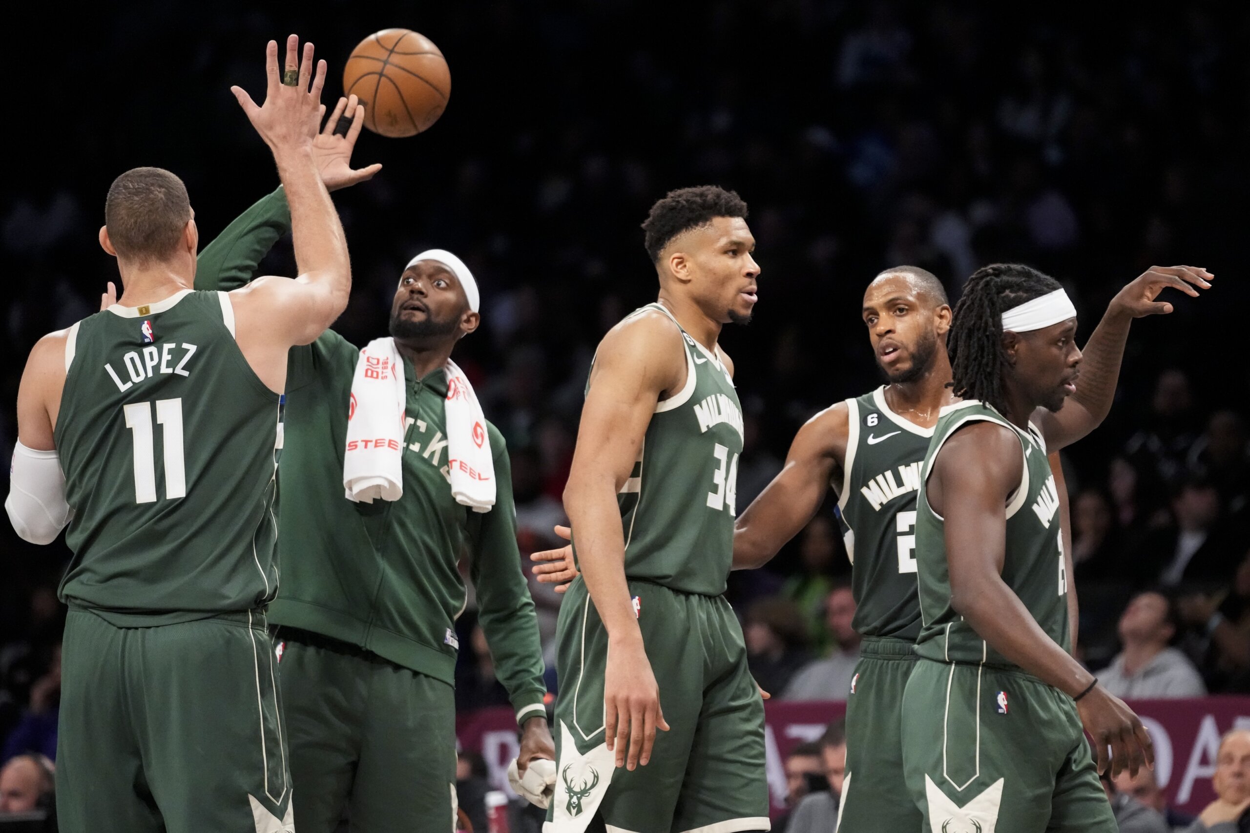 Giannis returns, Bucks beat Nets 118104 for 15th straight WTOP News