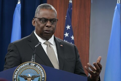 US defense secretary makes unannounced visit to Baghdad