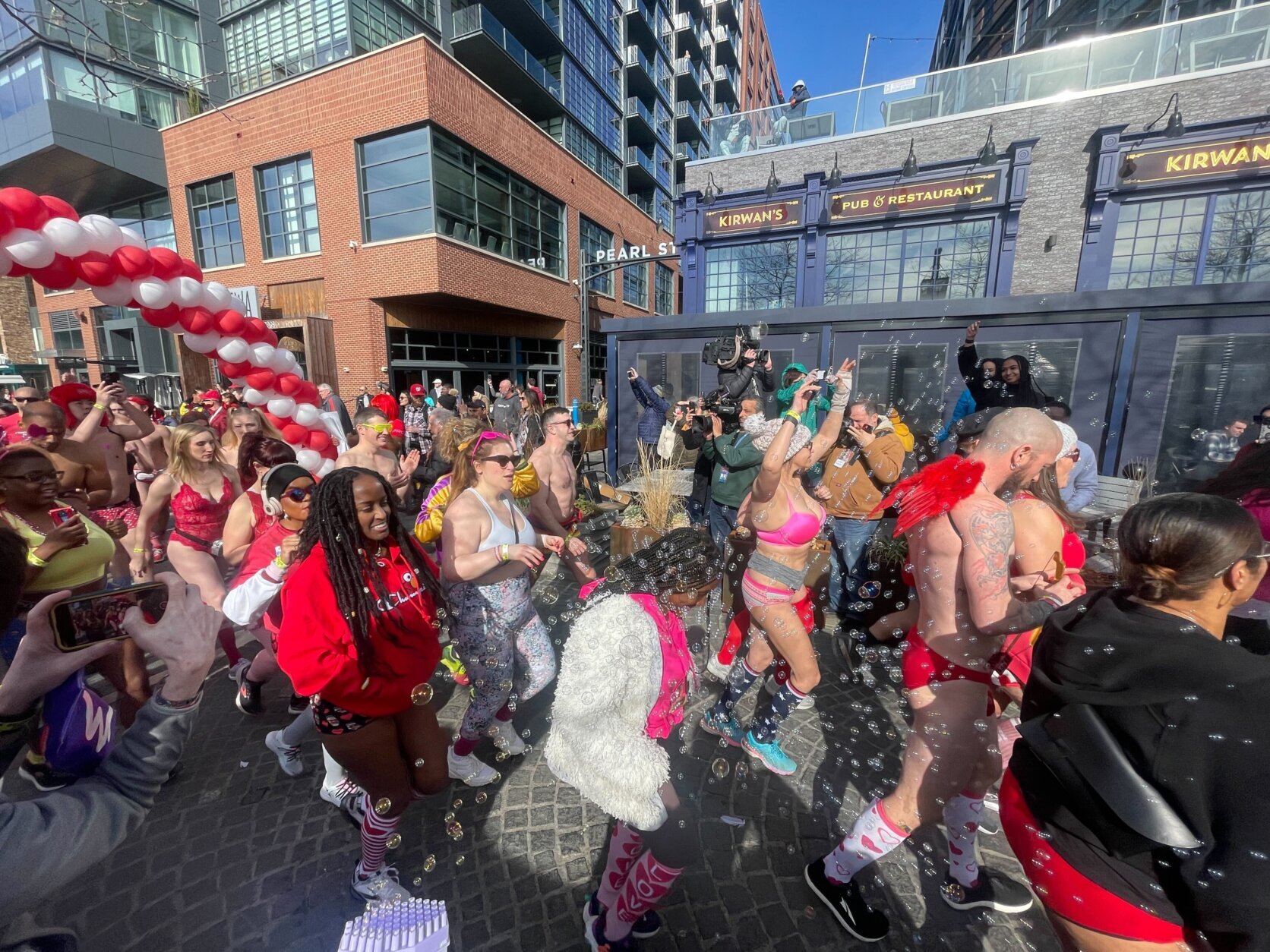 Hundreds run in their underwear for a cause