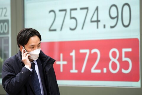 Asian shares trade mixed ahead of US jobs report