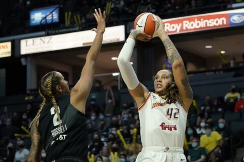 Brittney Griner signs one-year deal with Phoenix Mercury