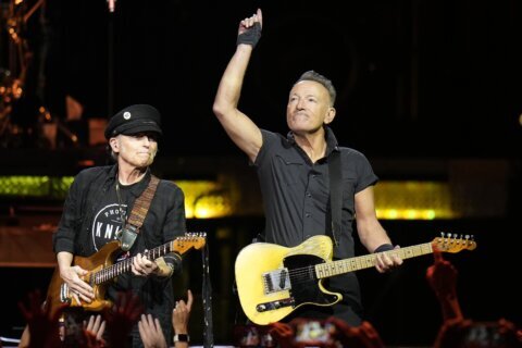 Exuberant Springsteen, E St. Band launch 1st tour in 6 years