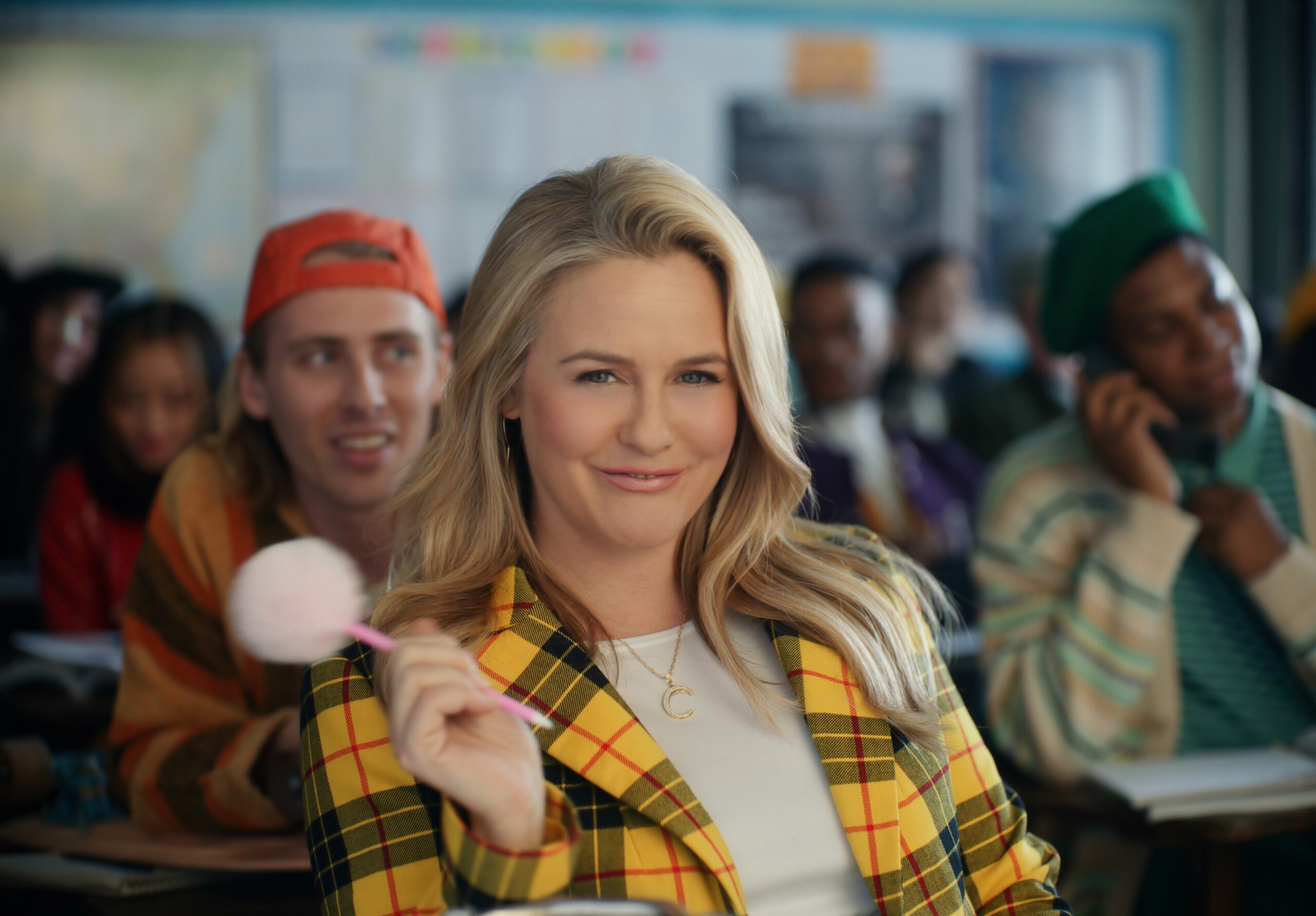 Google 2023 Super Bowl Ad #FixedOnPixel With Amy Schumer, Giannis  Antetokounmpo and Doja Cat 