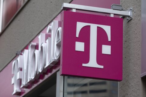 Reports: T-Mobile users experience service outages across US