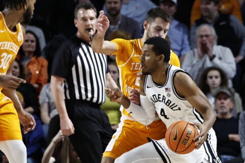 Vandy stuns No. 6 Tennessee on Lawrence’s buzzer-beating 3
