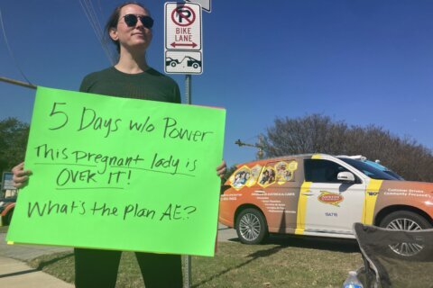 Generators, spoiled food: Slow power repairs anger Austin