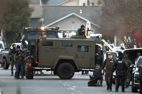 Police: Oregon kidnap suspect killed 2 men before cornered