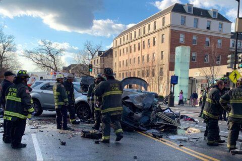 7 injured in serious crash in Northwest DC