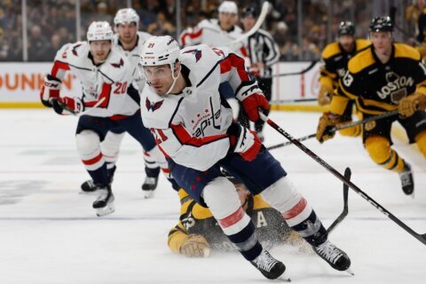 Capitals open second half with road win over first-place Bruins